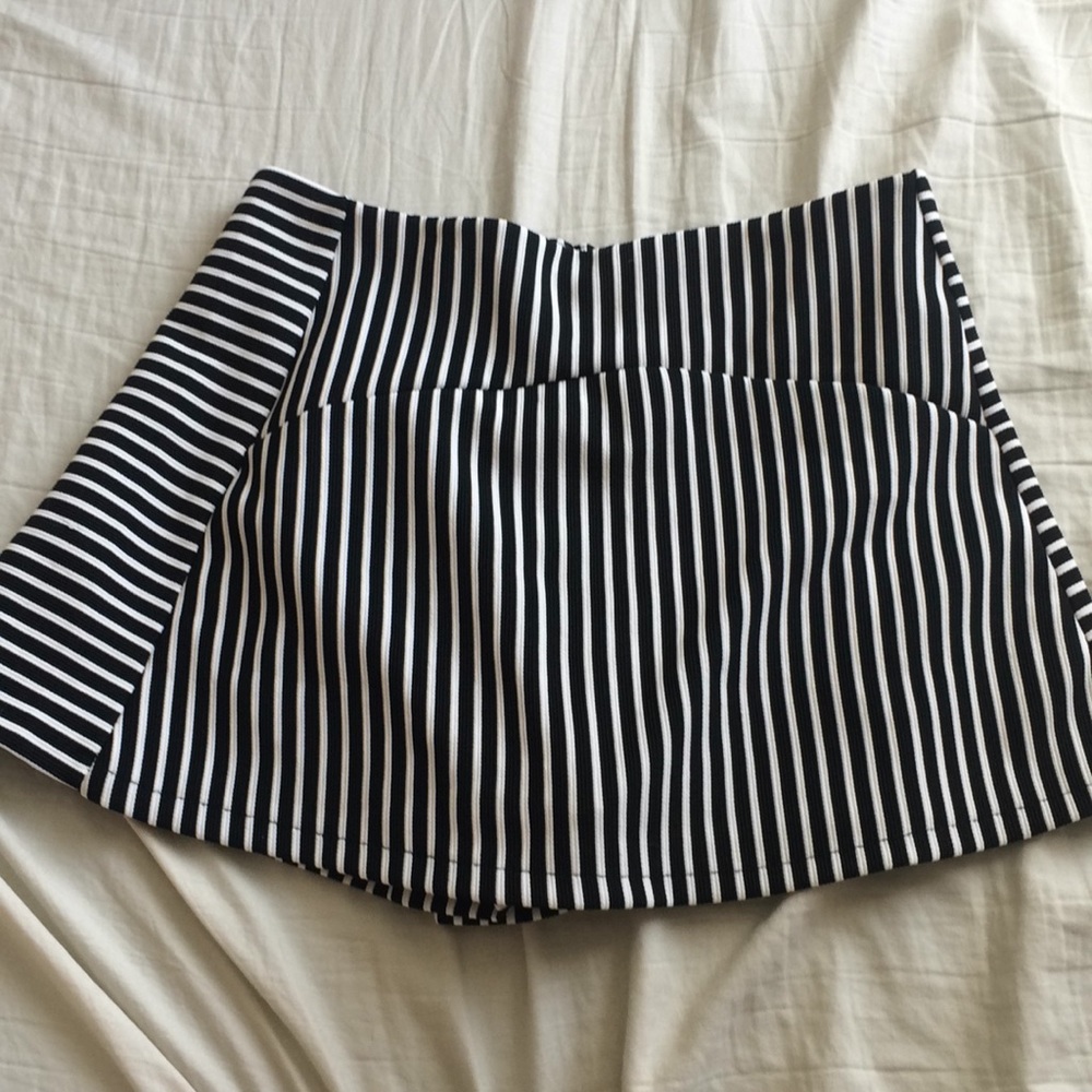 Brand new striped skort